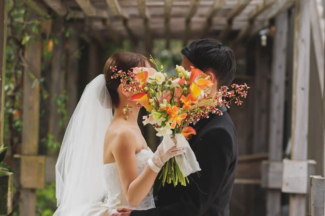 BARN&FOREST148のインスタグラム：「@barn_and_forest148 #100年後も語り継がれる結婚式 ・ ・ THE BIG DAY…*  ブライダルフェアのご予約やお問合せは InstagramのDMでも承っております*  #ブライダルブーケ #ブーケ #生花 #花束 #バーンアンドフォレスト148 #barnandforest148 #卒花嫁 #プレ花嫁 #オリジナルブーケ #bouquet #ガーデンウェディング #千葉結婚式 #ブーケ迷子 #barnwedding #ラスティックウエディング #バーンアンドフォレスト #ガーデン挙式 #freshflowerbouquet #148花嫁 #小花ブーケ #流山おおたかの森 #千葉結婚式場 #ナチュラルウェディング #結婚式場 #バーンウェディング #florets」