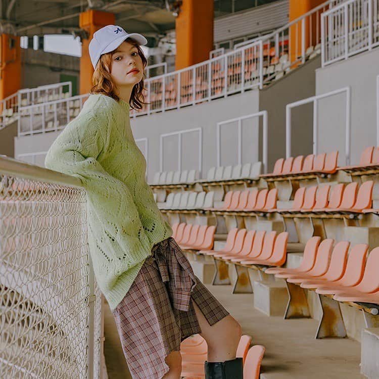 w closetのインスタグラム：「【Autumn catalog】  "欲しい♡と思ったら保存しておくと便利" ______________  ニット coming soon...  チェック柄バックオープンシャツ ¥6,490  color : 	モカ　ブラウンチェック　ブラックチェック ______________  #wcloset#ダブルクローゼット#wclo_snap#トレンドアイテム#カラーコーディネート#レイヤード#秋ファッション#秋コーディネート#コーディネート#差し色コーデ#秋コーデ#カジュアルコーデ#カラーコーデ#トレンドコーデ#大人カジュアルコーデ#20代コーデ#カーディガン#秋トレンド#チェックシャツ#チェックコーデ#チェック柄コーデ #チェック柄#グリーンコーデ#ハートモチーフ#ハート柄#シャツコーデ#シャツコーディネート#キャップコーデ#ニットコーデ#カラーニット」