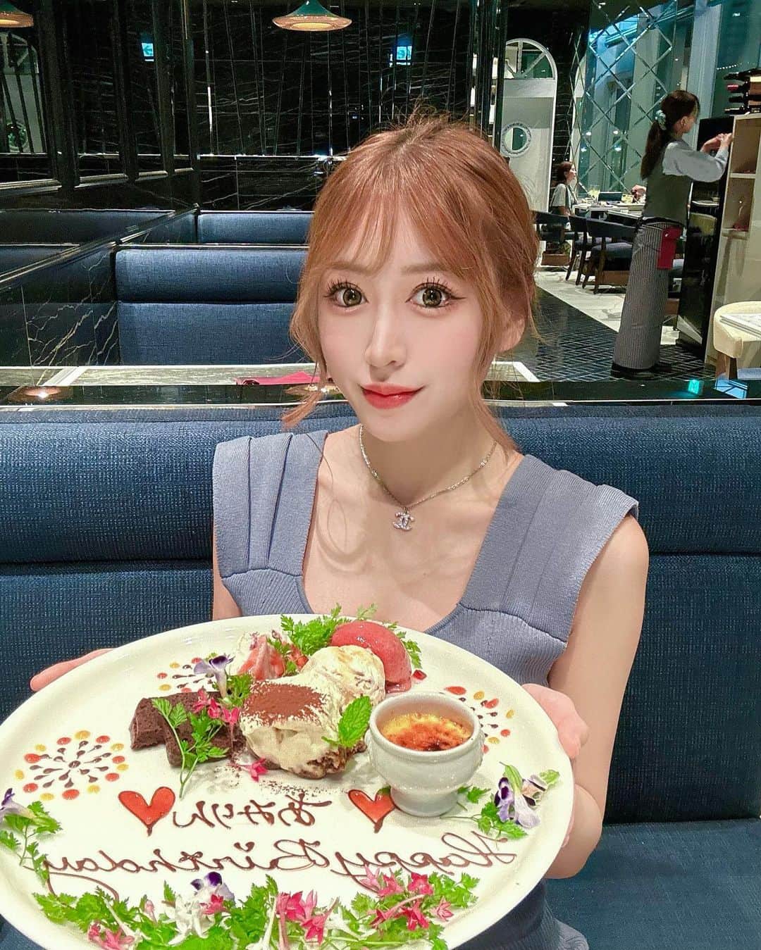 のインスタグラム：「毎年ありがとう✨✨✨  #キャバ嬢#キャバクラ#キャバ#キャバクラ嬢#美人茶屋#美人茶屋上野#上野#ueno#新宿#歌舞伎町#六本木#銀座#御徒町#上野広小路#湯島#浅草#東京#tokyo#東京観光#japan#トレーニング女子#筋トレ#飲み好きな人と繋がりたい#バースデープレート#バースデー」