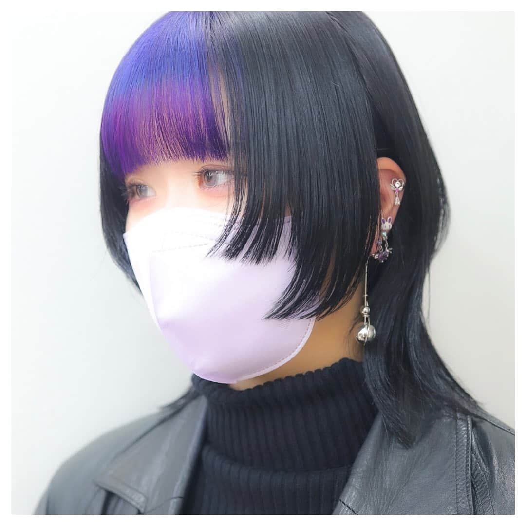 オオモトのインスタグラム：「『顔周りのデザイン』参考になれば幸いです。🌿 ・ 髪型を変えていまと違う自分に出会えたらです。 ・  WOM  代表　オオモト @bobby_omoto_style @wom_hair_ ご予約はinstaDM or TEL にて🙇🏻‍♂️  ・ 直近空き予約や、日々の髪型はストーリーにて随時投稿しております🤚🏻気軽にご予約お待ちしております💌 ※ご新規様は注意事項を必読の上ご予約お願いいたします。  ・ お値段、ご予約方法、場所、などはストーリーハイライトに明記しております✨  税抜表示 ご新規様ブリーチ最終受付17時半 基本月、木休み 現在中途スタッフ、新卒スタッフを募集しております！ ご興味あるかたはDMお待ちしております！  ・」