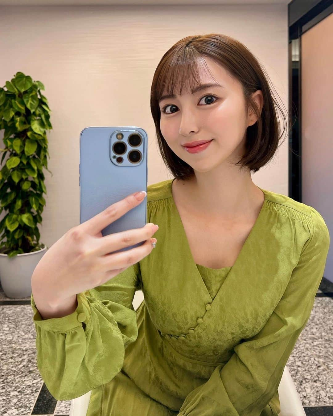 太田江莉奈さんのインスタグラム写真 - (太田江莉奈Instagram)「.  昨日 @a_clinic_fukuokaで ハイフをしてきましたっ✨  今まで医療ハイフはやったことあって、 痛いイメージしか無かったけど、全く痛くなかった😳😳 しかも麻酔クリームなし！  顎下のもたつきが気になってて これから徐々に引き上がってフェイスラインがシュッとするとの事でめちゃくちゃ楽しみ🤍  カウンセリングして下さったのは  @aclinic_kobayashi 先生です✨  スタッフの方も優しくて クリニックも綺麗で通いやすそう💐  . .  #aclinic銀座 #aclinic横浜 #aclinic新宿#aclinic名古屋#aclinic大阪#aclinic池袋#aclinic福岡#aclinic仙台 #美容外科 #美容皮膚科 #リニアハイフ #リニアファーム #ハイフ #HIFU #二重顎 #二重あご #フェイスライン  #脂肪溶解 #脂肪溶解ハイフ #小顔 #輪郭 #顔痩せ #小顔整形#横顔美人 #小顔になりたい#小林直樹」8月21日 21時19分 - erina_o_