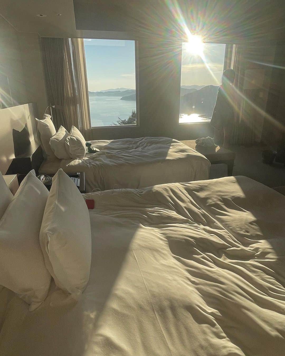 のインスタグラム：「🛋️🪞」