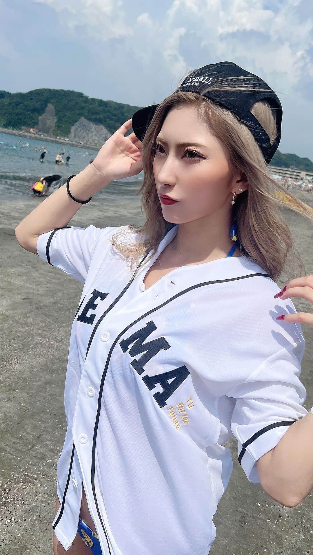 AYAKAのインスタグラム：「_ . . 眩しかった🌞⚾️❤️💦 . . #この夏はアベマで野球  #アベマコラボ  #夏休み #甲子園 #abematv  #パリオン #バーレスク東京」