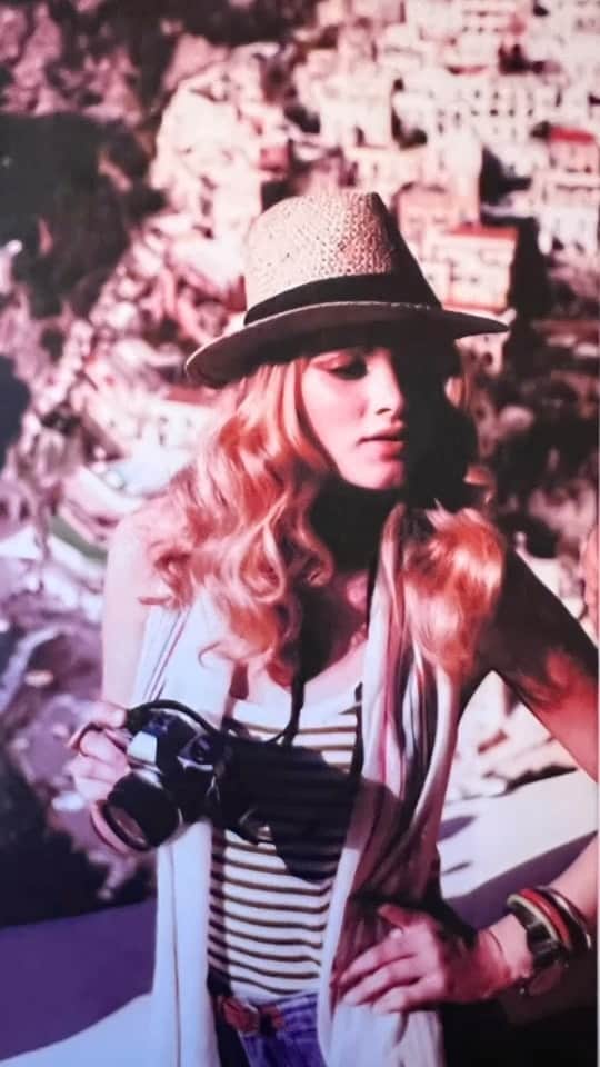 ベン・ワッツのインスタグラム：「Italian summer anybody…… tb to Positano  x @hoskelsa  #summer #goodvibes #throwback #benwatts #scrapbooking」