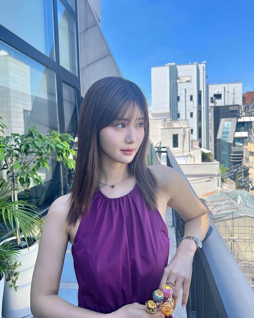 一木美里のインスタグラム：「🍬🩷💜  ソウルでプロのメイクさんにメイクしてもらいたい💄という方におすすめなのは @_makeup_ella_ 先生❤︎DMからも予約できます💌✨  #makeup#makeupartist#韓国メイク韓国旅行#estellak」