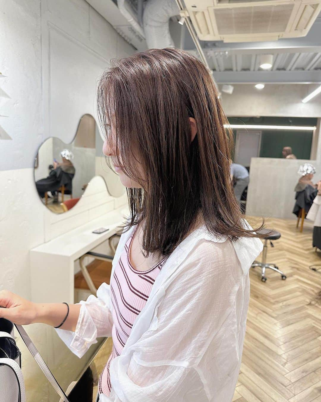 塩越柚歩のインスタグラム：「. 美容室のあとはやっぱりテンションあがるよね💇🏼‍♀️ なかなかいけなくてやっとこさ行けました🌿 綺麗にしてもらえて大満足🦩 ありがとうございました🍃🍃 (@ryo_watanabe_ ) ⁡ #三菱重工浦和レッズレディース #塩越柚歩」