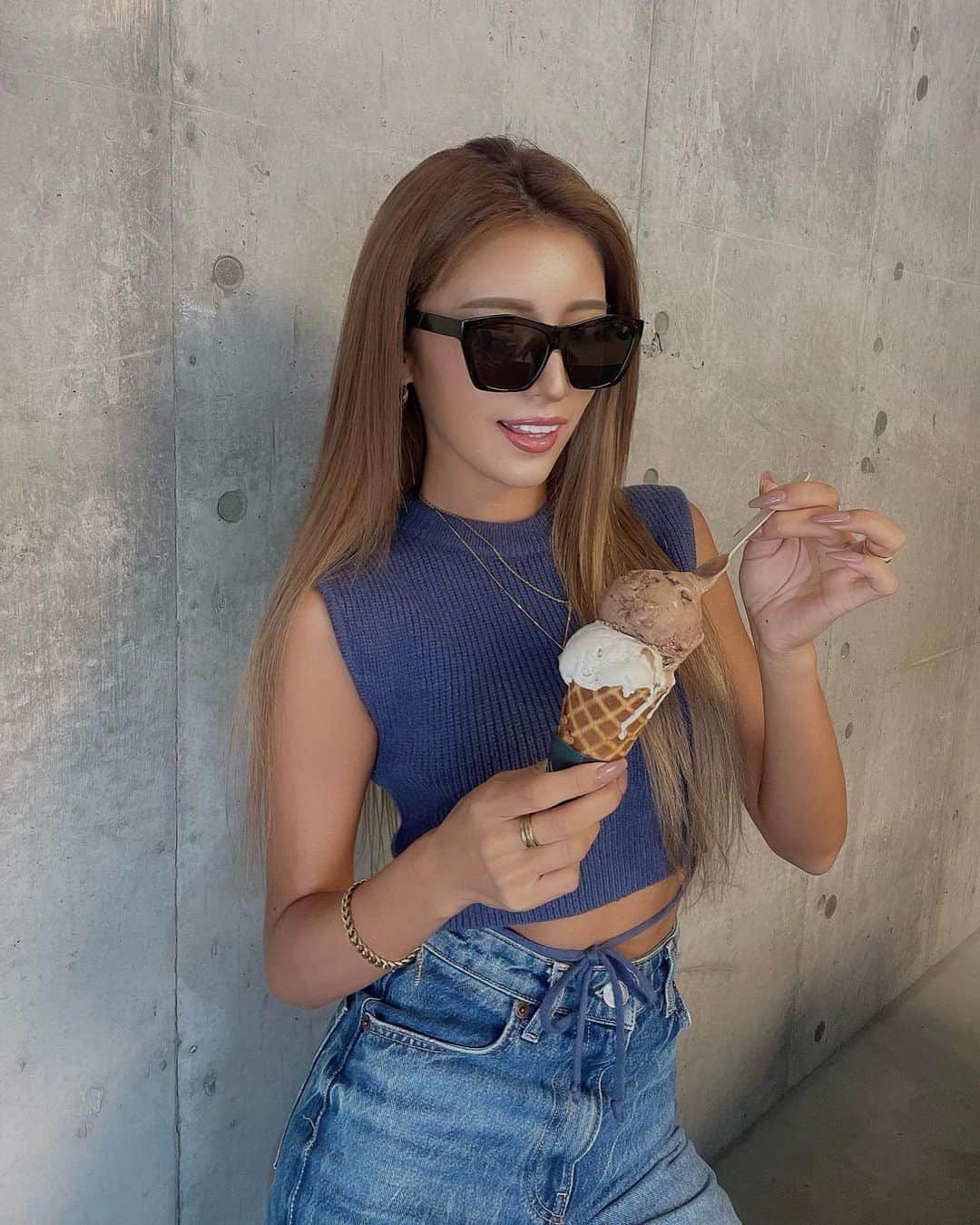 MIWAさんのインスタグラム写真 - (MIWAInstagram)「ICECREAM💙 ㅤㅤㅤㅤㅤㅤㅤㅤㅤㅤㅤㅤㅤ ㅤㅤㅤㅤㅤㅤㅤㅤㅤㅤㅤㅤㅤ 夏に食べるアイスは格別🍨🩷 ㅤㅤㅤㅤㅤㅤㅤㅤㅤㅤㅤㅤㅤ #ootd#ICECREAM」8月21日 21時35分 - miwa.matsuhashi