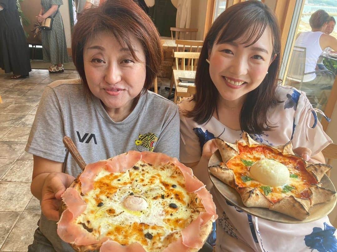 清水玲さんのインスタグラム写真 - (清水玲Instagram)「・ ・   淳子さんとディレクターさん2人と福岡旅🚗  金曜日の夕方出発して、博多の夜を楽しみ🍻 次の日は糸島までドライブ☺️  そして今回のお目当て！博多座の舞台を見て 帰ってきました🐰  行きも帰りもひたすらしゃべり続けて 本当に楽しかった〜♡♡  旅行慣れしてる淳子さんのおかげで、 短い時間で効率よく福岡を満喫できました☺️💕  ・ ・  #宮崎#宮崎放送#MRT #アナウンサー#MRTラジオ #ラジオ#gogoワイド#女子旅 #福岡旅#ドライブ#糸島#博多」8月21日 21時37分 - mrt.shimizu