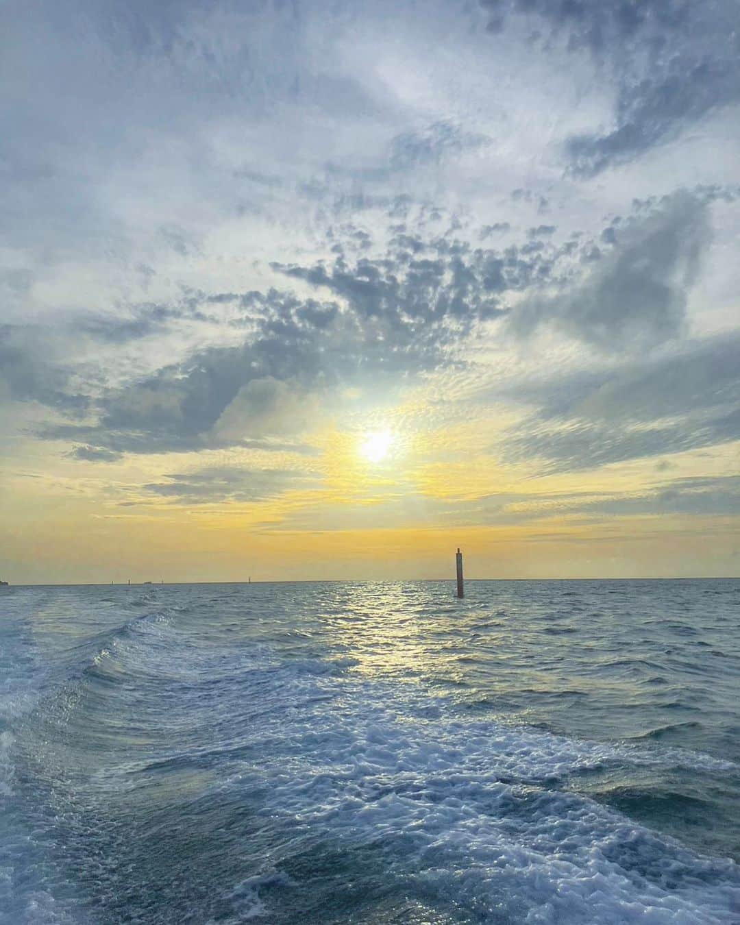 傳谷英里香さんのインスタグラム写真 - (傳谷英里香Instagram)「. 今日もお疲れ様でした☺︎ ミュージカルな毎日です💃🏻 ⁡ みんなは夏休み中？なにしてるー？ ⁡ 写真は、ダイビングに行った帰りの海です🤿 ボートで海を眺めるのも好きな時間の一つ◎」8月21日 21時39分 - erika_denya