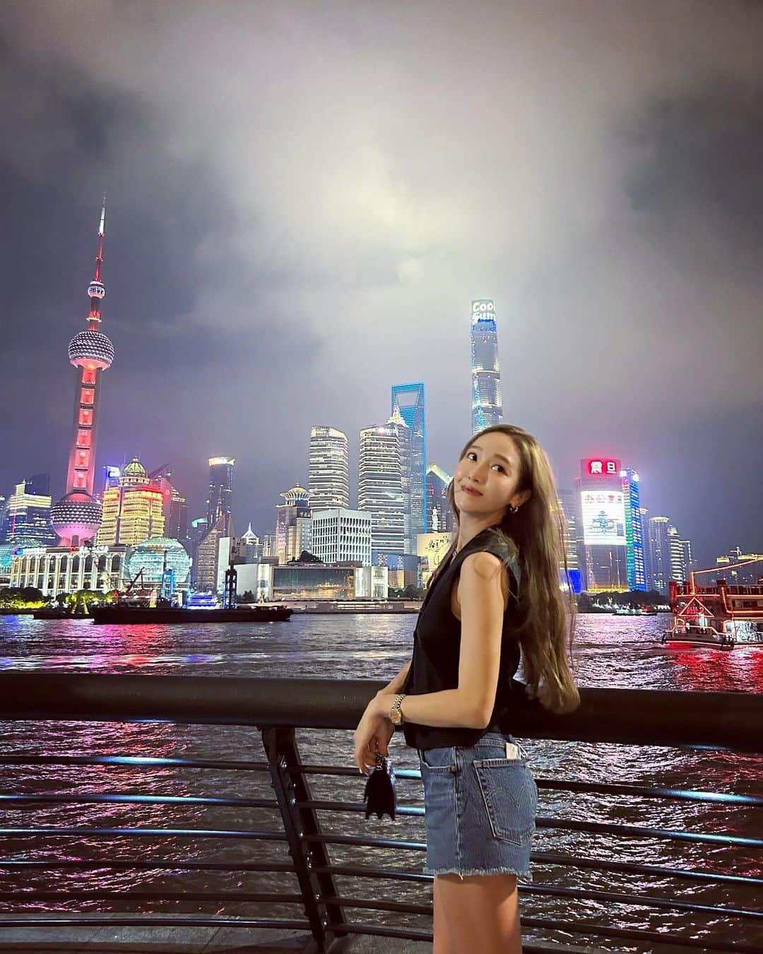 ジェシカ のインスタグラム：「Shanghai nights🌙✨」