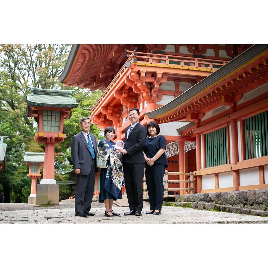 KOBOのインスタグラム：「大宮氷川神社でお宮参り⛩  おめでとうございました🎉  秋のご予約が入ってきております  今年も年末まであっという間に過ぎてしまいそうです  #出張撮影」