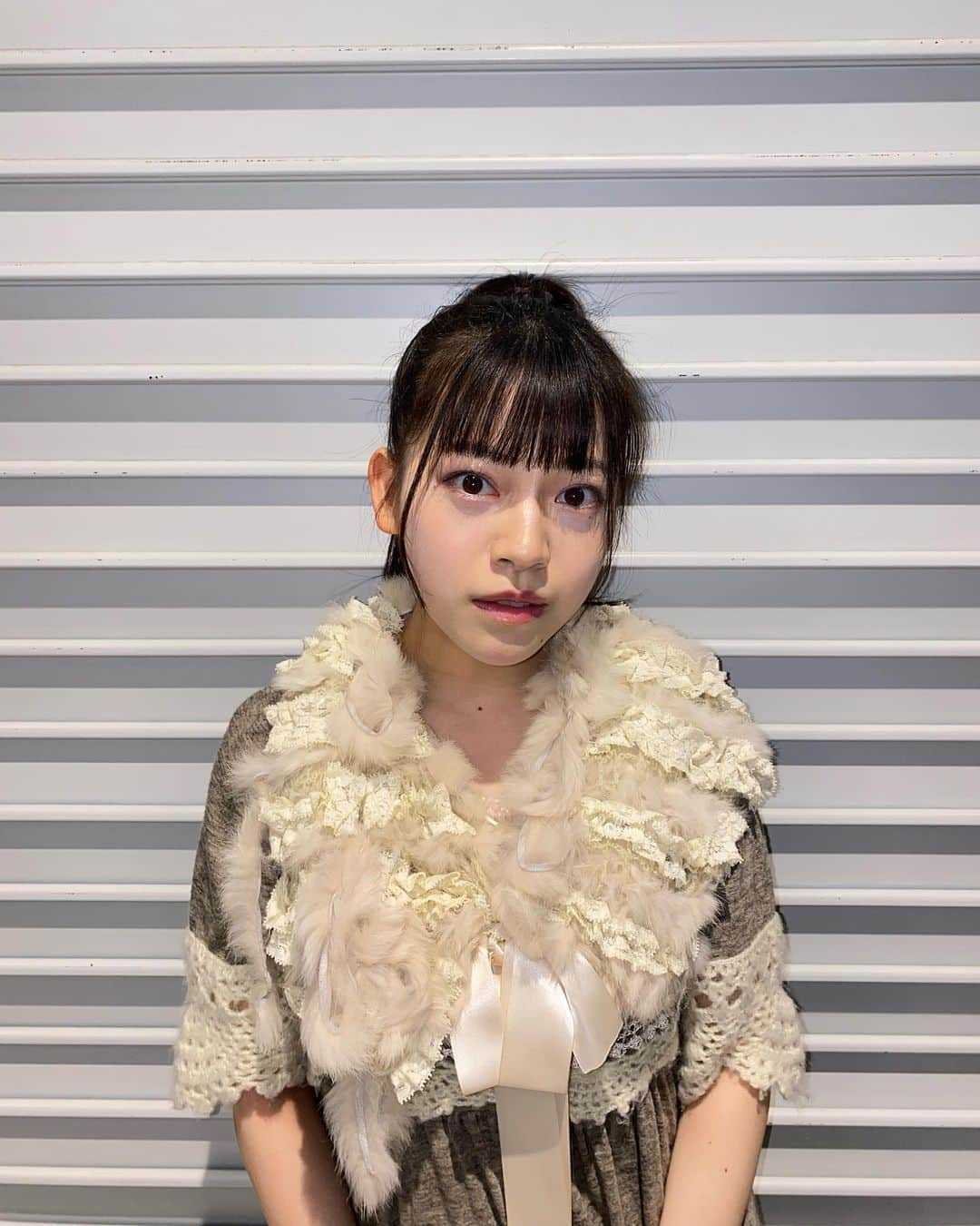 高岡薫のインスタグラム：「メンバーに撮ってもらったの  #akb48 #ストレートポニー #アニメイト」