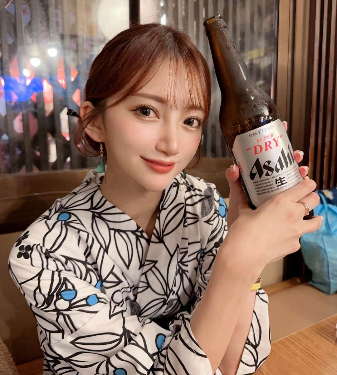 みほぽんのインスタグラム：「夏はやっぱり瓶ビール🎉 みたま祭り行った時の👘浴衣可愛くない？？」