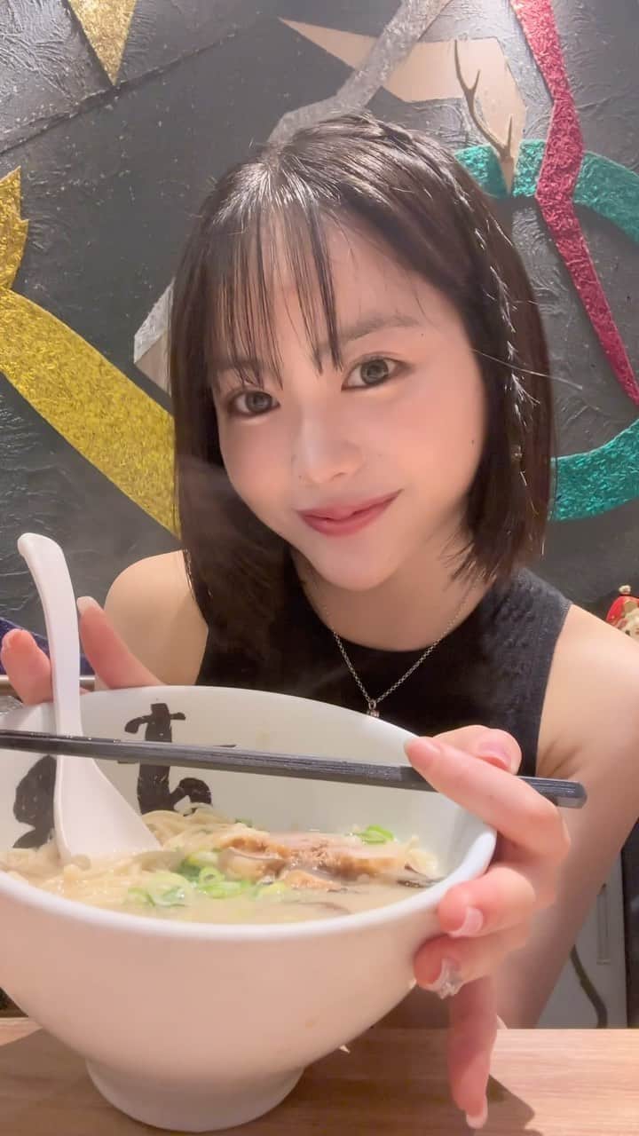 上水口姫香のインスタグラム：「久しぶりにラーメン食べてラーメン好きになりました🍜🤤  一緒にラーメン食べよーと？  ラーメン美味ったい🩷  #食べるの #食べ放題 #食べるの大好き #食べるの好き #食  #fyp #ラーメン #ラーメン屋 #福岡グルメ #福岡観光 #ボブ #ボブヘアアレンジ」