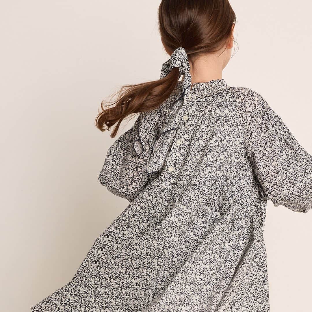 bonpointのインスタグラム：「New Bonpoint FW23 | All in Liberty print!​ Spotlight of every collection, the Liberty print twirls on emblematic dresses and makes a comeback in the boys' locker room.  #Bonpoint #NewCollection #BacktoSchool」