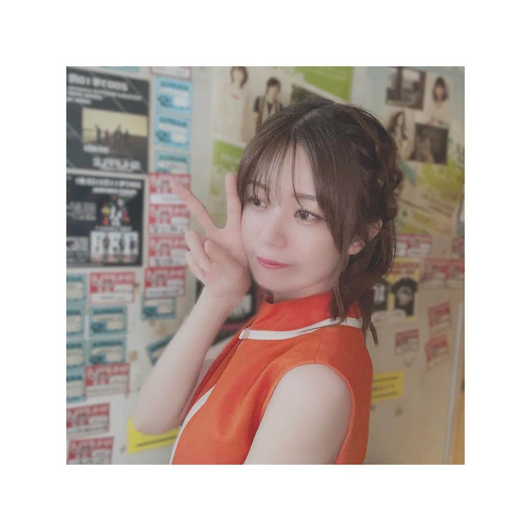小泉里紗のインスタグラム：「もうあと40日だって😳 衣装もあと何回着れるかな🥲  40 hari sampai lulus.」