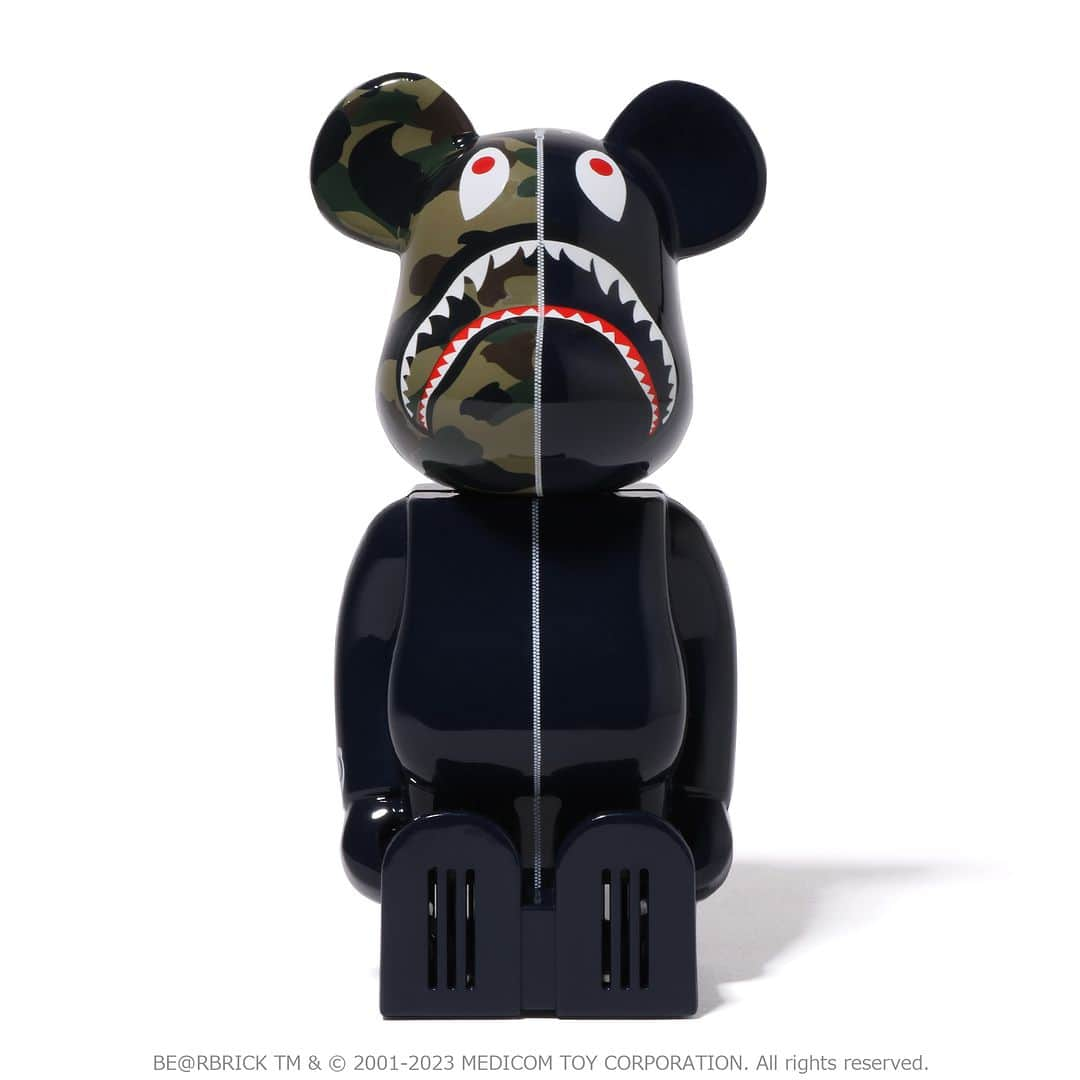 ア ベイシング エイプさんのインスタグラム写真 - (ア ベイシング エイプInstagram)「SHARK BE＠RBRICK ROOM FRAGRANCE will be available on BAPE.COM and at A BATHING APE® authorized stores this Saturday, August 26th.  #bape #bapeshark #medicomtoy #bearbrick」8月21日 22時00分 - bape_japan