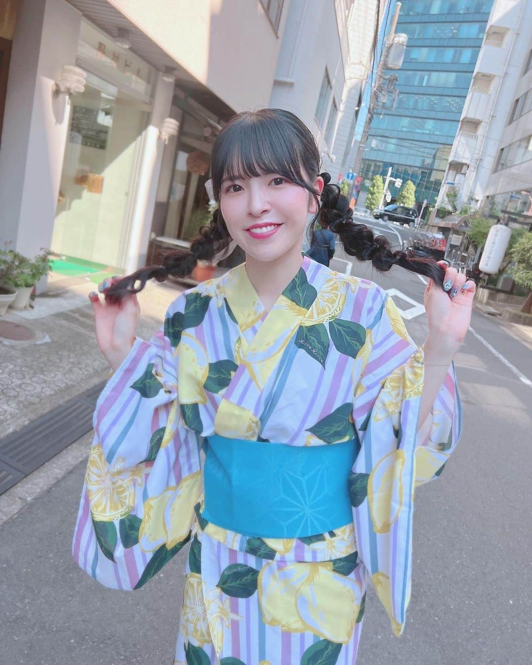 松崎博香のインスタグラム：「🍋 このひぃちゃんもすきー？☺︎ 　 今年は3回浴衣を着ました✌🏻 どの浴衣とヘアスタイル好きだった？😆♡  来年も浴衣着れるといいなぁ🌻  8月はもうすぐ終わるけど熱い日は まだ続きそうだね🫠  #STARMARIE #スタマリ #selfie #instalike #instadaily #instagood #animegirl #浴衣 #浴衣ヘアアレンジ #浴衣ヘア #ヘアメ #ヘアメイク #셀카 #맞팔 #맞팔해요 #맞좋 #유카타 #fyp 오오티디 #fyp #เซลฟี่ #카페 #拍照 #人像摄影 #攝影日常」