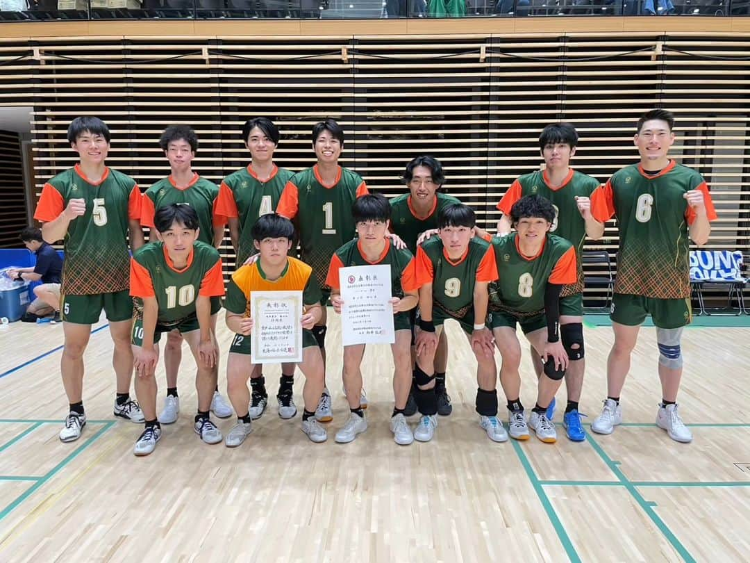 小野遥輝のインスタグラム：「. 2023.8.20 . 国体静岡県選抜🏐🍵🍊🗻 . 久しぶりに静岡選抜として国体予選に出場しました！ 敗戦し本国体には出場できませんでした。 期待に応えられず力不足で本当に申し訳なかったです。 来年は呼んでもらったらしっかり身体作っていきます🙇 みんなありがとう👍️ . ふるさと選手として静岡を背負って戦えることは誇りに思いますし、とても楽しいです！ みんなとまた来年リベンジしましょう💪 . 引退して数ヶ月でこんなにも動けなくなるものかと痛感しました。運動は継続してやっていきたいと思います💦」