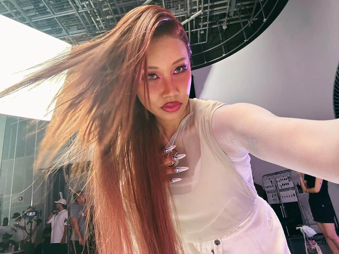 YOONのインスタグラム：「𝑫𝒓𝒆𝒂𝒎𝒔 are a continuation of reality. 𝓡𝓮𝓪𝓵𝓲𝓽𝔂 is at the end of ur dream 💞  See yall in dreamssssss 🌙」