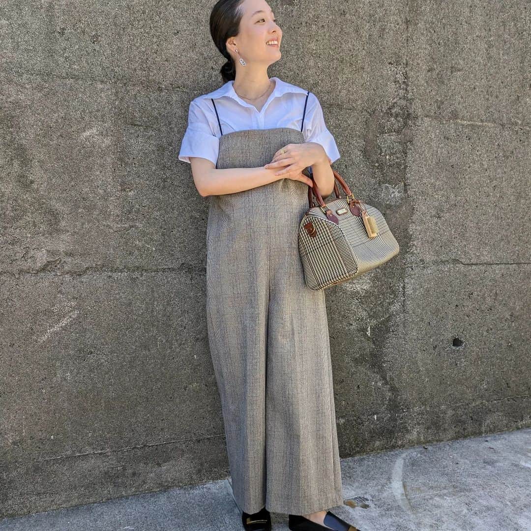 ayaka8880のインスタグラム：「. . . グレンチェックで少しだけ秋を意識🍂 . 体重管理をする気もないくせに、産後は早く痩せて服をスマートに着こなしたいものです😮‍💨 . . #妊娠7ヶ月  #マタニティコーデ」