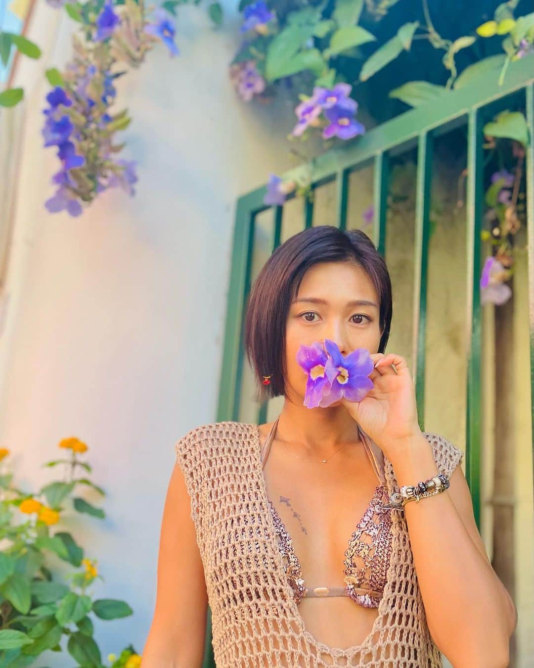 のインスタグラム：「🪻🌼  ヘルシーな色気が好き😌 また写真集を作りたいな。  なんてね♡  #italy #イタリア  #photographer  #photoshoot #capri  #touristattraction  #selfie #photooftheday #japan #beautifuljapan  #trip #travel #trending」