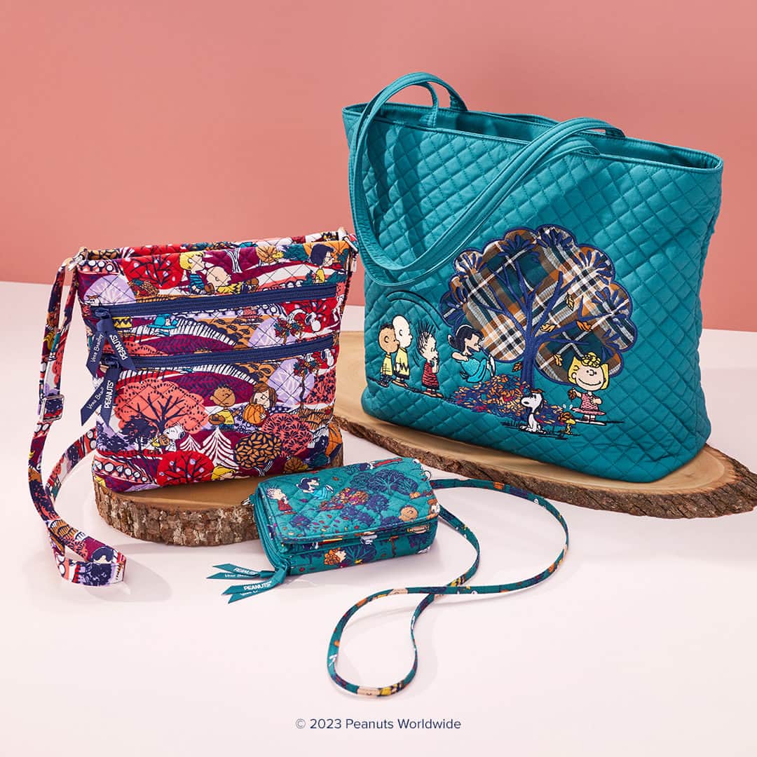 ヴェラブラッドリーのインスタグラム：「Fall for Peanuts has arrived! This new jewel-toned collection features the whole Peanuts gang celebrating the joys of autumn! Shop your favorite styles in stores and by clicking the link in our bio!  #Peanuts #FallFashion #Halloween #VeraBradley #pattern」