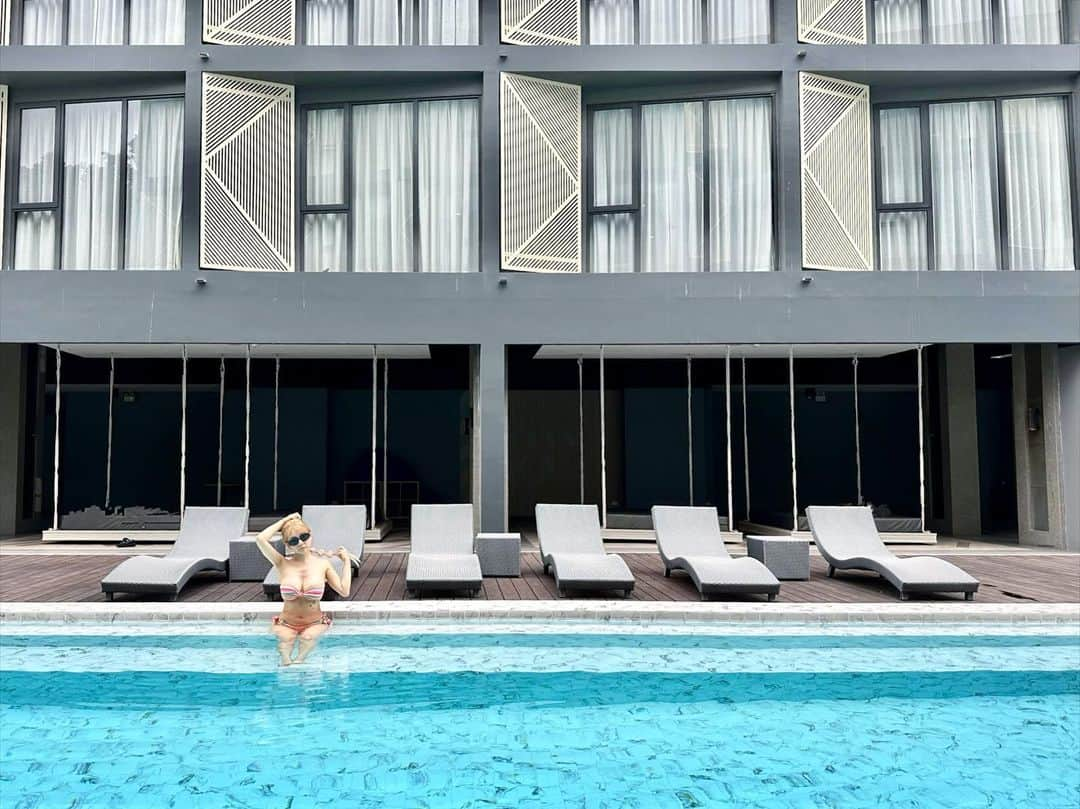 YuhKawasakiさんのインスタグラム写真 - (YuhKawasakiInstagram)「📍CANALIS SUVARNABHUMI AIRPORT HOTEL 🏊‍♂️💦⛅️ ： ： ： ： ： ： ： ： #CANALISSUVARNABHUMIAIRPORTHOTEL #カナリススワンナプームエアポートホテル#バンコクホテル#スワンナプーム国際空港 #タイホテル#エアポートホテル#バンコク旅行 #バンコクホカンス#バンコクプール#プール付きホテル #タイ旅行 #タイ観光#バンコク観光#バンコク情報 #バンコクライフ #トランカー#ホカンサー#プールサイド #ホテルのプール #お盆旅行 #世界旅行 #夏休み旅行 #お盆旅#お盆休みの過ごし方 #曇り時々晴れ #海外旅行保険#旅活#ホテルステイ #タイ🇹🇭 #アジア旅行」8月21日 22時10分 - yuhkawasaki