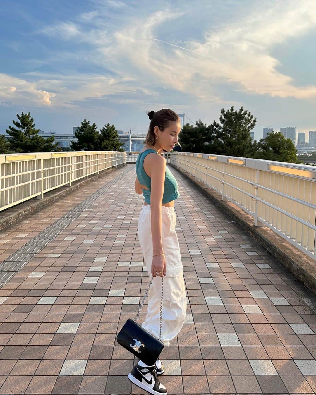 難波サキのインスタグラム：「-𝐬𝐭𝐲𝐥𝐢𝐧𝐠🩵  私服タグ付け🏷️してますっ✌🏼  #nike#ナイキエアジョーダン1mid  #celine #ootd#outfit」