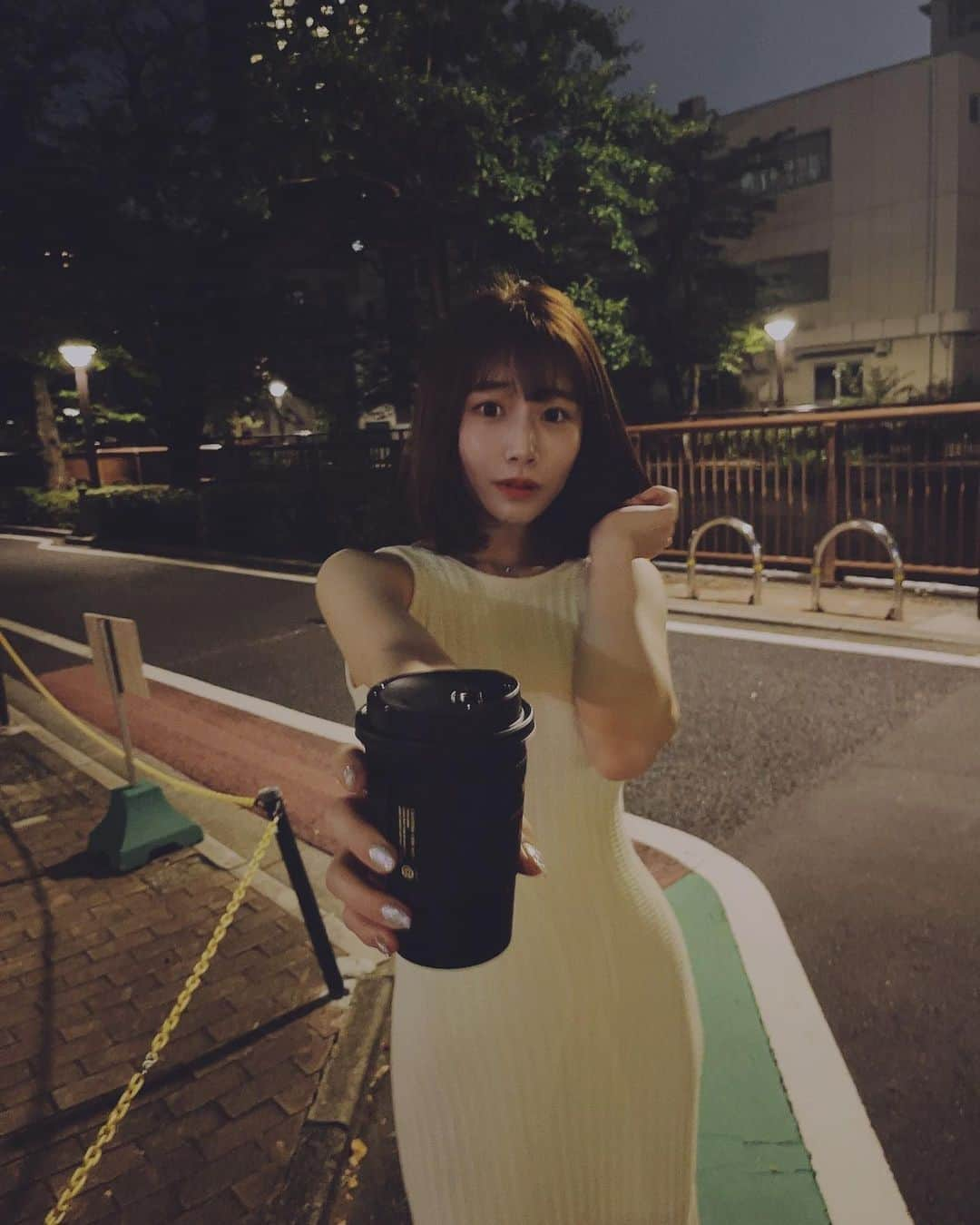 河北彩花さんのインスタグラム写真 - (河北彩花Instagram)「⁡ ⁡ 夜さんぽ‪🤍 この日もリップと眉のナチュラルメイク‪‪🙌🏻♡   #夜カフェ  #お散歩」8月21日 22時26分 - saika_kawakita__official