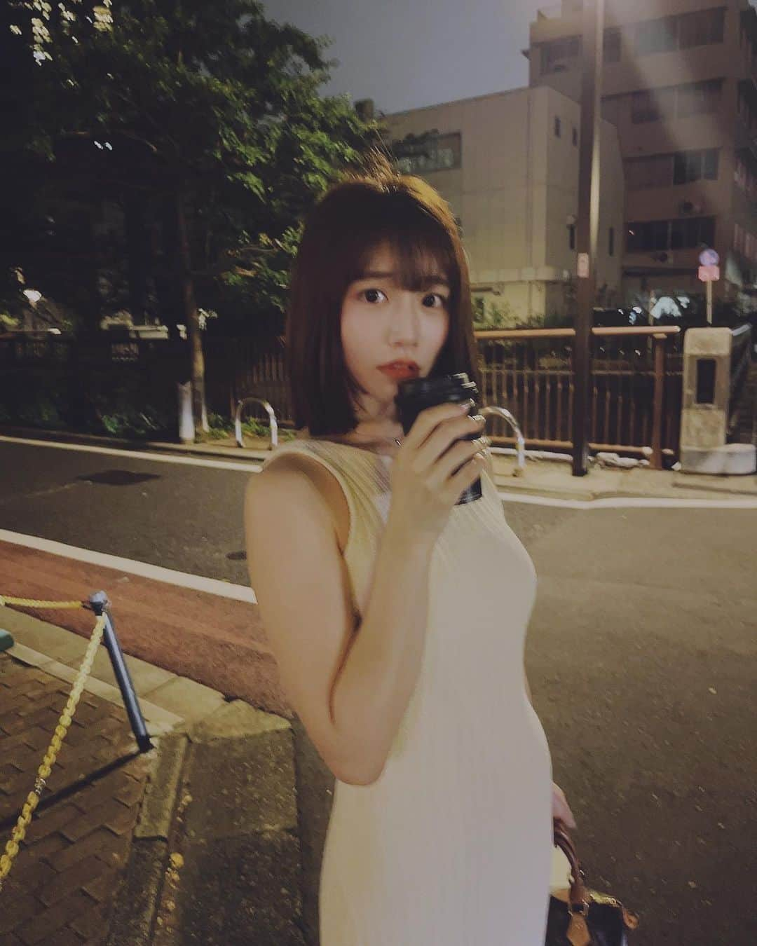 河北彩花さんのインスタグラム写真 - (河北彩花Instagram)「⁡ ⁡ 夜さんぽ‪🤍 この日もリップと眉のナチュラルメイク‪‪🙌🏻♡   #夜カフェ  #お散歩」8月21日 22時26分 - saika_kawakita__official