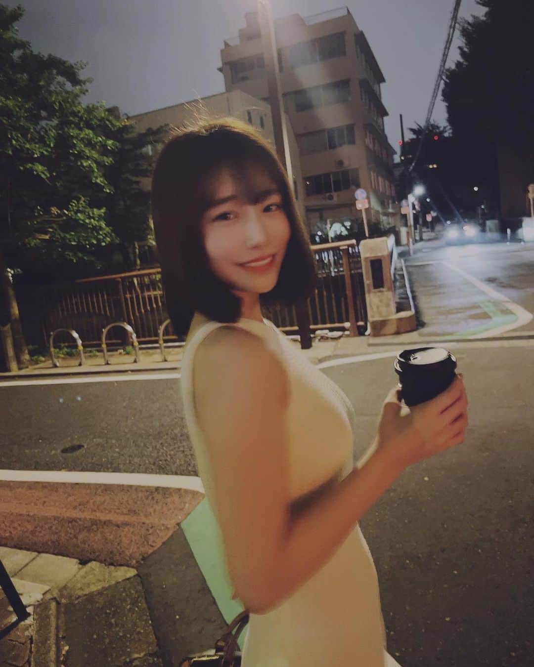 河北彩花さんのインスタグラム写真 - (河北彩花Instagram)「⁡ ⁡ 夜さんぽ‪🤍 この日もリップと眉のナチュラルメイク‪‪🙌🏻♡   #夜カフェ  #お散歩」8月21日 22時26分 - saika_kawakita__official