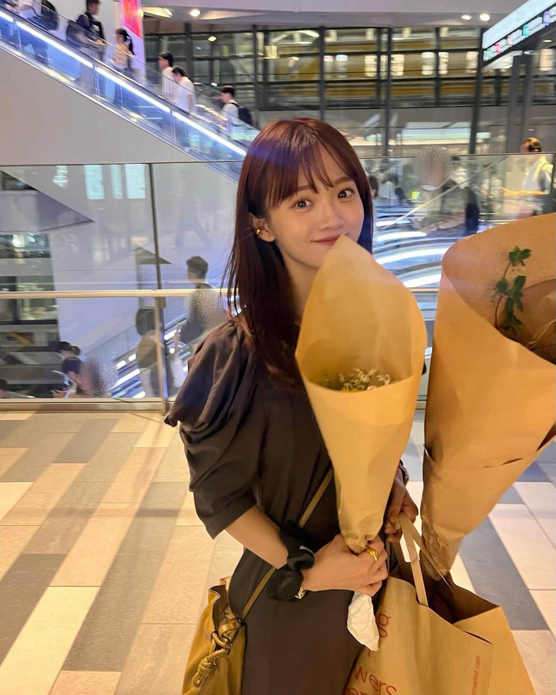 田久保夏鈴のインスタグラム：「カラーしてもらった😽 少しだけ赤を入れてもらって、レッドオレンジっぽいカラーに🍊🍒 暗いところでもほんのり赤っぽいのわかるしめっちゃお気に入りのカラー♡色落ちも楽しみ！！  そのあとは弟とお買い物行って、夜ご飯ねぎしおごってもらった🥢」