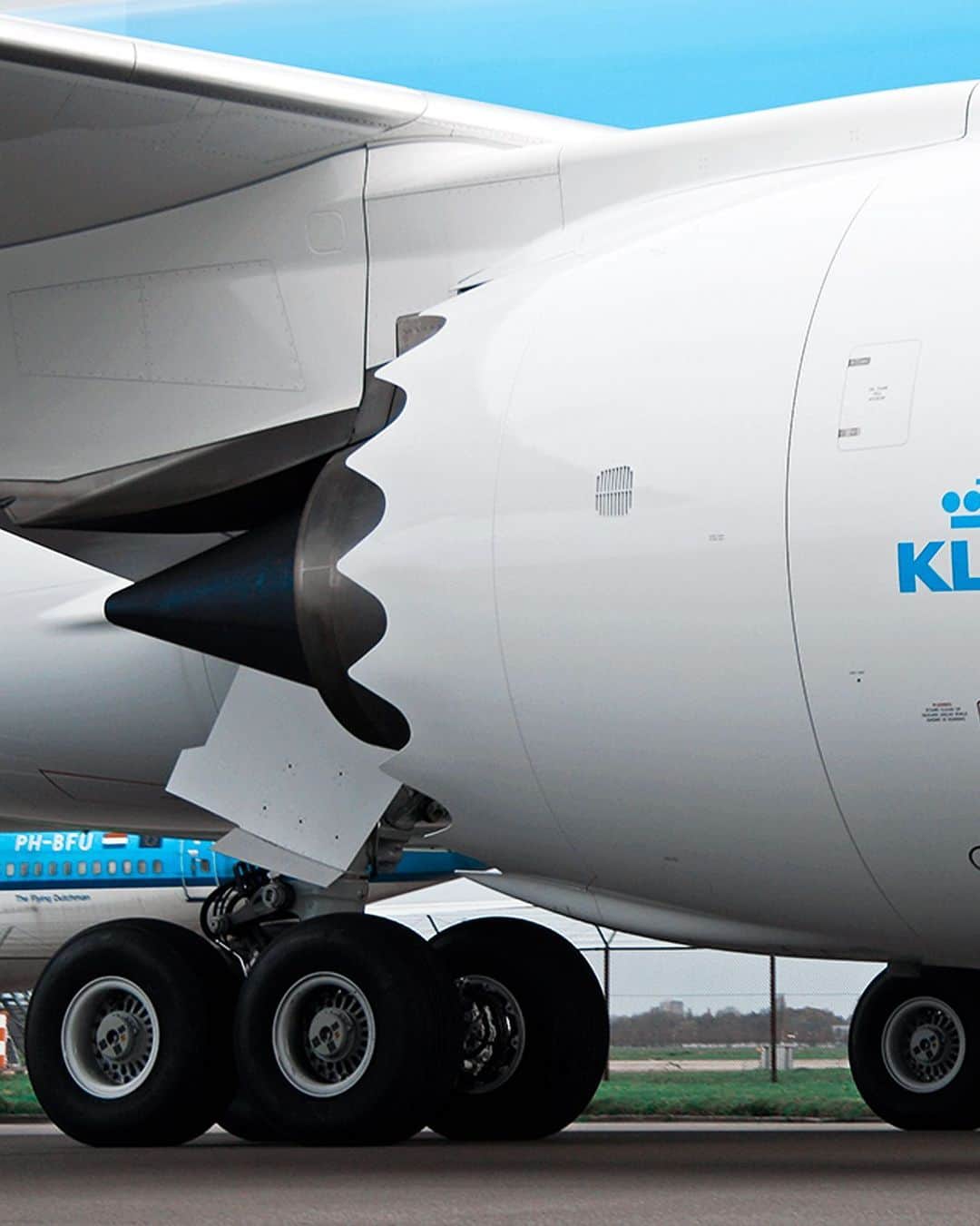 KLMオランダ航空さんのインスタグラム写真 - (KLMオランダ航空Instagram)「Quick question, to which aircraft does this engine belong? 👀   📸: @michel_van_bokhoven   #KLM #royaldutchairlines #aviation #AVgeek」8月21日 22時35分 - klm