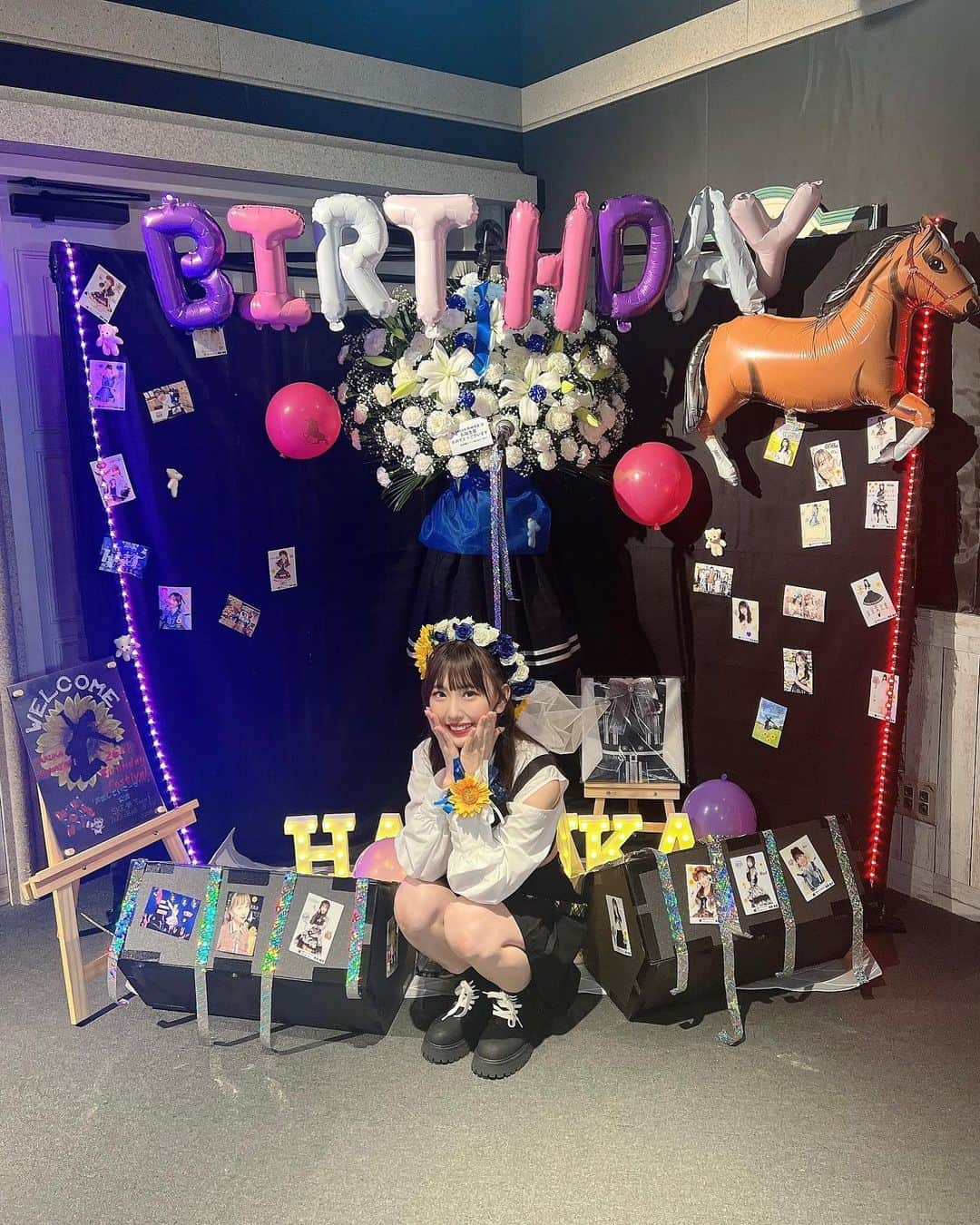 熊崎晴香さんのインスタグラム写真 - (熊崎晴香Instagram)「⁡ ⁡ 改めて、生誕祭ありがとうございました！ ⁡ ディスプレイも可愛くしてくれてとっても嬉しいです✨ ⁡ お花も大好きな向日葵🌻とドラゴンズブルーをイメージした青いお花💙 ⁡ ソロライブだったり、競馬のお仕事をモチーフにしたディスプレイ！ 本当に愛感じました！ありがとうございます！ 幸せです😊 ⁡」8月21日 22時47分 - kumakuma9810