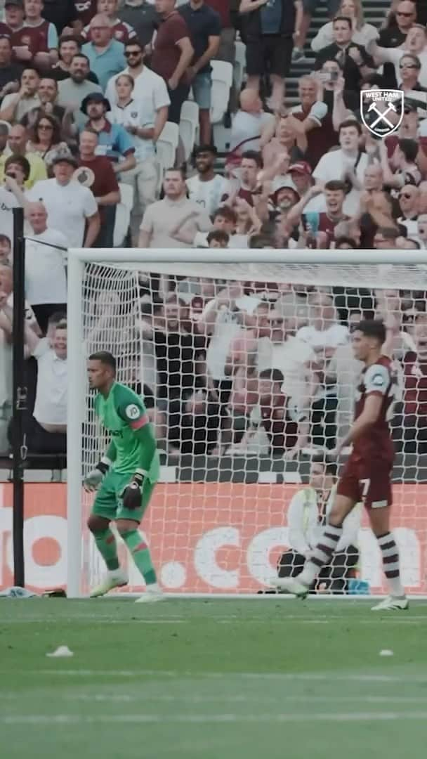 アルフォンス・アレオラのインスタグラム：「Big save from @alphonseareola 🧤」