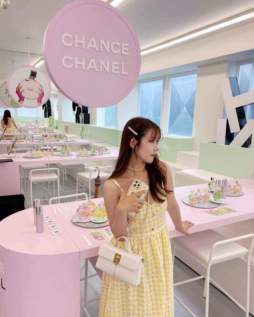 tomomi ❤︎ よしはしともみ ❤︎さんのインスタグラム写真 - (tomomi ❤︎ よしはしともみ ❤︎Instagram)「. . . 　　CHANEL Beauty House at Tokyo / 📍表参道 . . . 来月9/3で閉店してしまう シャネルビューティーハウス🥲🩵💛💚 . . ラストはシャネルのパルファムチャンスが🫧 パルファムに合わせてパステルで可愛い世界観🌼 . . . 🩷コーディネート ワンピース　@zara バッグ　　　@cafune.official  . . . ノベルティのストラップがめちゃくちゃ可愛かった❕ とっても欲しかったのに ランダムでしか貰えなくて悩んでおります🫣🌿 . . ------------------------------------------------------ 📍 CHANEL Beauty House at Tokyo  𝐀𝐝𝐝𝐫𝐞𝐬𝐬：〒150-0001 東京都渋谷区神宮前5-12-1 𝐓𝐞𝐥：0120-692-195 𝐇𝐨𝐮𝐫：平日 12:00-20:00　 土日祝日 11:00-19:00 (不定休) 𝐂𝐥𝐨𝐬𝐞：9/3で閉店 -------------------------------------------------------- . . . #chanel #chanelbeauty #chanelbeautyhouse #zara #zaraコーデ #zara購入品 #シャネル #シャネルコスメ #シャネルメークアップ #シャネルビューティーハウス #シャネル香水 #パルファム #香水 #シャネルチャンス #表参道 #表参道映え #原宿 #東京スポット #映えスポット」8月21日 22時48分 - tomomi_yoshihashi