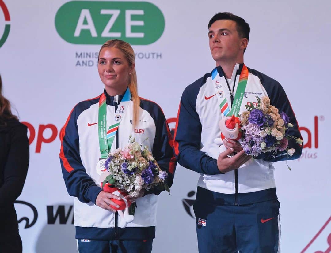 アンバー・ヒルのインスタグラム：「ISSF WORLD CHAMPIONSHIPS MIXED TEAM BRONZE 🥉🇬🇧🎉」