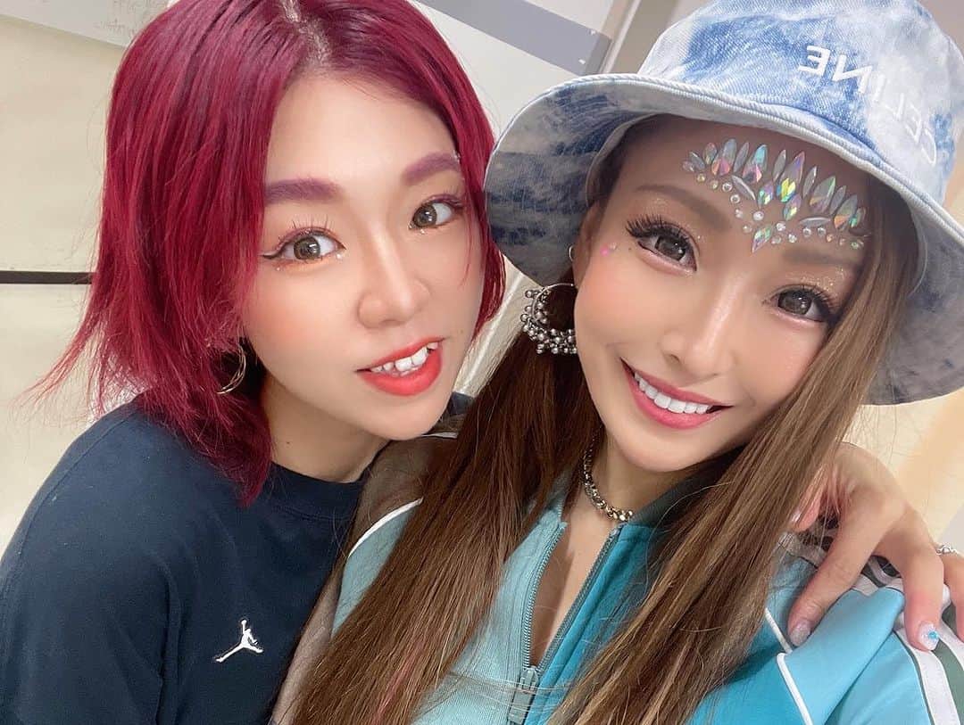 佳那のインスタグラム：「5年ぶりのダンスステージ🫶  師匠と和解し(☜🤣) またみんなと踊れてほんとhappy💓  中学から一緒に踊ってたメンバーが 大先生になってたり☜尊敬⭕️  あんなチビっ子だったメンバーがイントラになってたりみんなの成長ぶりと熱量が本当にすごすぎた🤩  そして見にきてくれた皆様ありがとうございます💓  これからも好きなことに打ち込んで頑張ります😍✨  #キャバ嬢#キャバクラ#錦#美容整形#歌舞伎#すすきの#東京#dance#glamorous#ホスト」