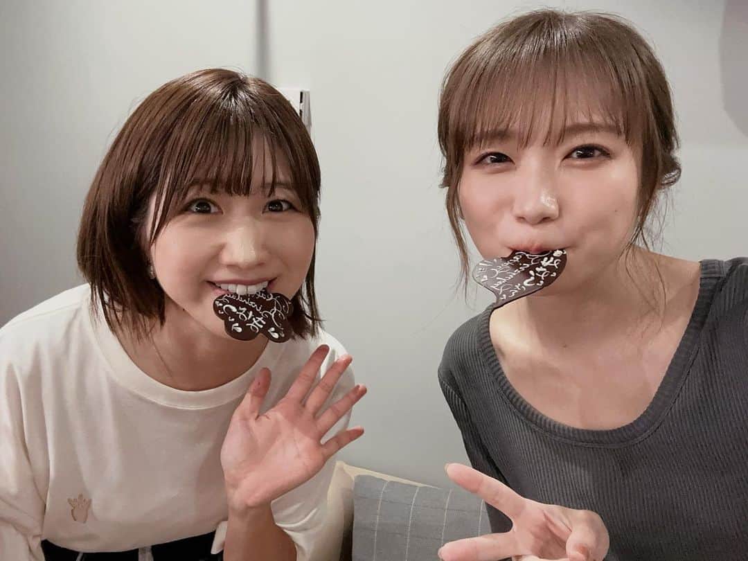 のインスタグラム：「.  ファンクラブイベント まなつのばーすでーぱーてぃー 無事終了しました〜😊  8/20 ファンの皆さんに会えて めちゃくちゃ幸せな誕生日になりました💕  そして、いつも一緒にラジオをやってる 坂口愛美さんに司会もしていただきました！  愛美さん居てくれて本当に 心強かった〜 ありがとうございました😊  昼公演も夜公演も たくさんの方が来てくれて、 本当にありがとうございました！  5枚目の写真はファンクラブで 大きい写真アップするね🫶🏻  #まなつのばーすでーぱーてぃー #じょうれんさん #fc」