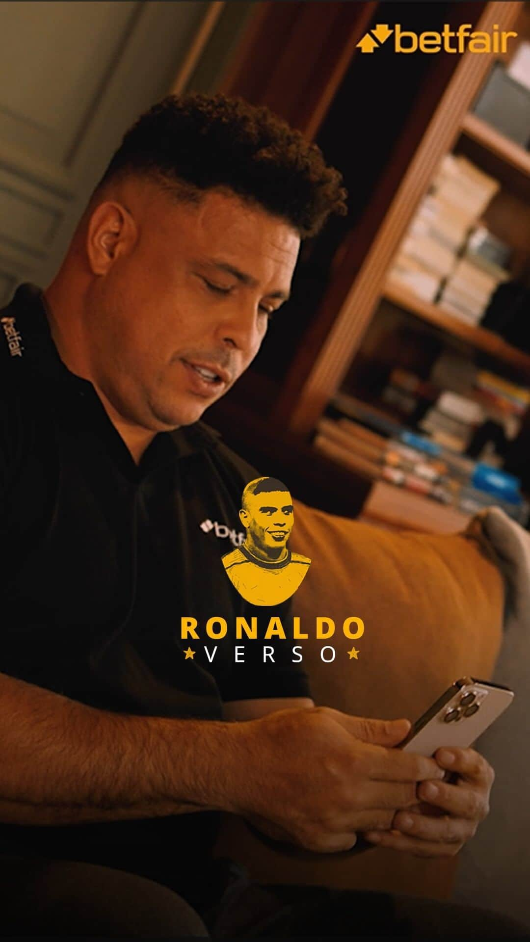 ロナウドのインスタグラム：「E se eu tivesse apostado na carreira de médico? Ou na de ator? Talvez gamer? Uma série de apostas me transformou no Ronaldo que vocês conhecem, mas foi bem legal conhecer o RonaldoVerso com a Betfair. As opções são infinitas, mas o jogo é sempre outro!  No final, ainda bem que apostei certo 😅  #Ronaldoverso #Betfair #multiverso」