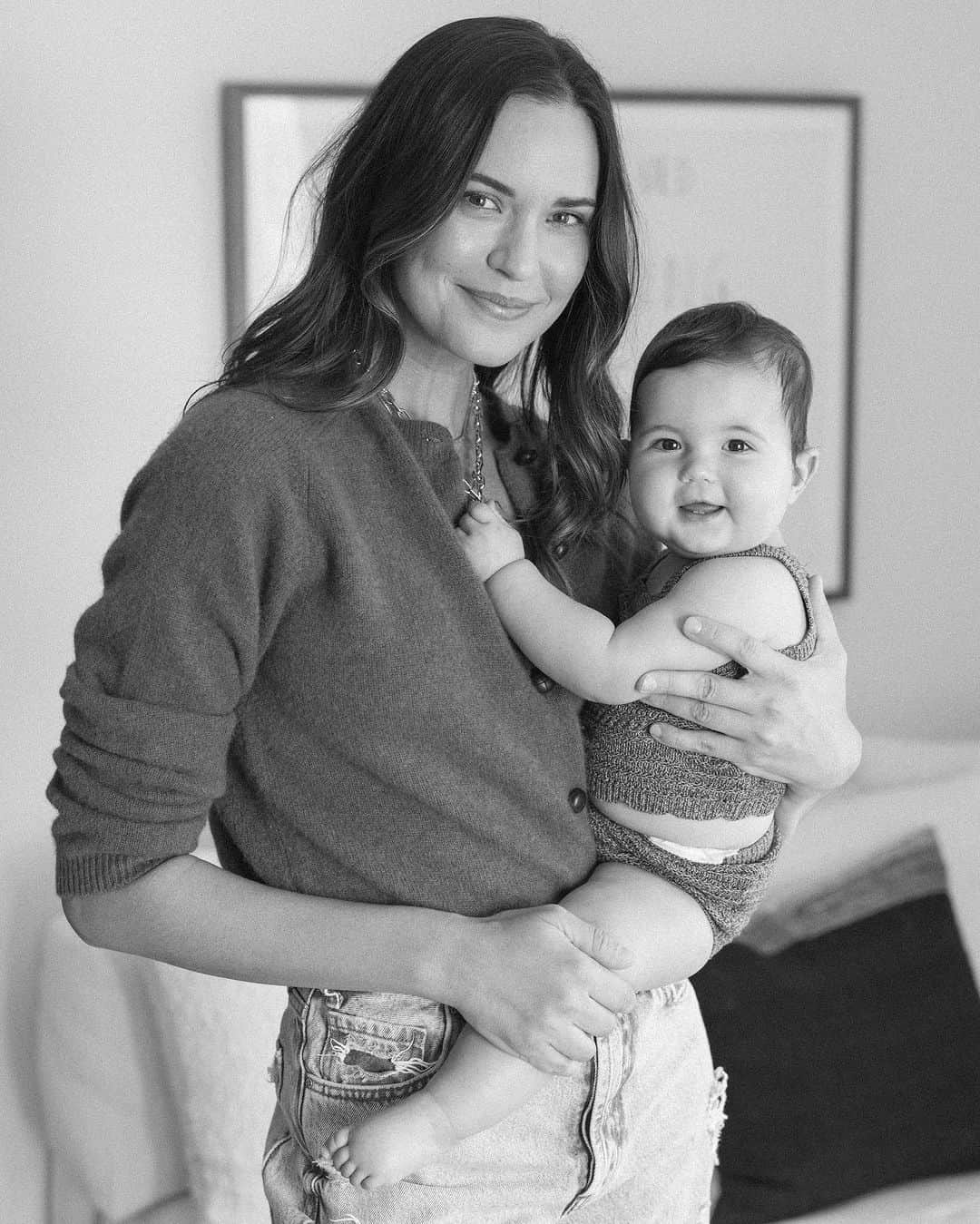 オデット・アナブルのインスタグラム：「10 months with Miss Andi Annable although I have most definitely known her all of my life. Isn’t it crazy when you feel that way about someone? You see them for the first time and you just know them? I even felt that way when I was pregnant. I just knew her. She’s a soulmate. Thank you for choosing me sweet girl, I adore you. 🤍」