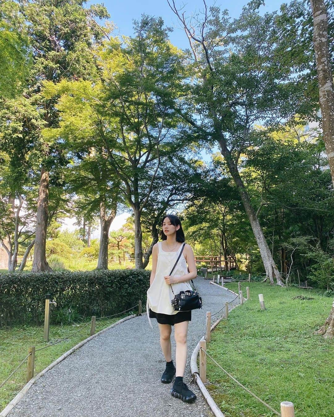 のん（能年玲奈）さんのインスタグラム写真 - (のん（能年玲奈）Instagram)「夏服を楽しんでる。 前は圧倒的に冬服が好きだったけど、どれだけ軽くできるか考えるのがわくわくする。 🌻  #ootd #夏休み」8月21日 23時27分 - non_kamo_ne