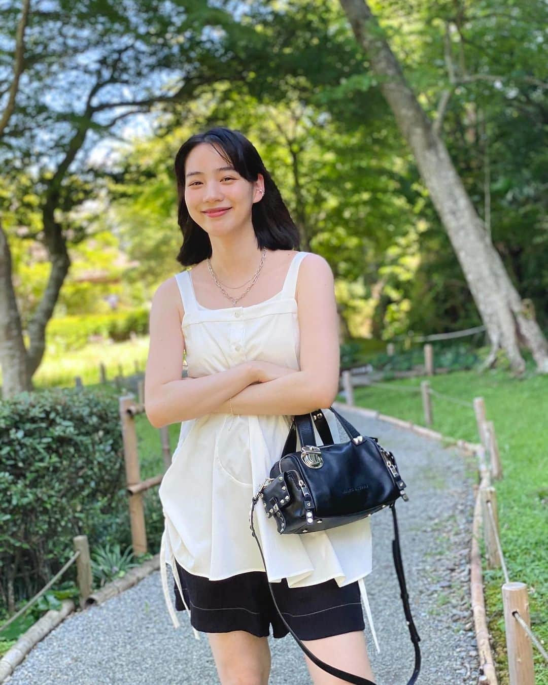 のん（能年玲奈）さんのインスタグラム写真 - (のん（能年玲奈）Instagram)「夏服を楽しんでる。 前は圧倒的に冬服が好きだったけど、どれだけ軽くできるか考えるのがわくわくする。 🌻  #ootd #夏休み」8月21日 23時27分 - non_kamo_ne