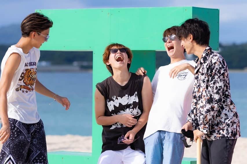 のインスタグラム：「おれはこいつらの笑顔が見れるならこの身を捧げて頑張れます😌😌  みんな来週もお楽しみに🤙 #今日好き #bouquet #crhug」