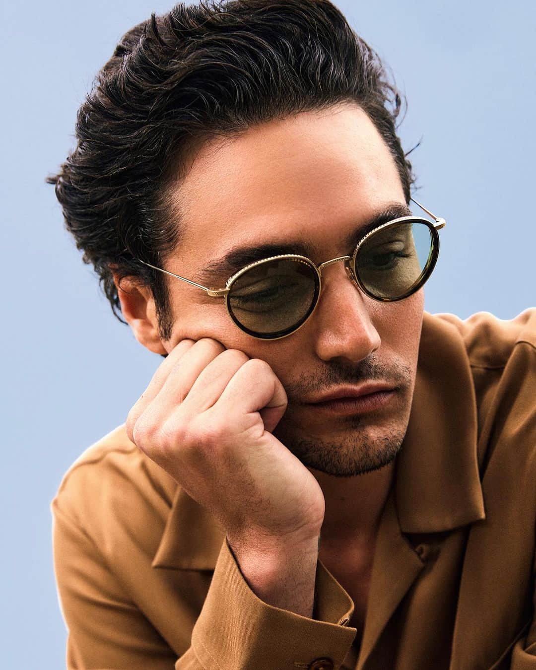 オリバーピープルズのインスタグラム：「Nostalgic style meets Japanese artisanry in TK-8. Designed to perfection, the panto lens shape is emphasized by a subtle acetate insert. The Oliver Peoples symbols are tastefully perforated around the eyewire for added impact.」