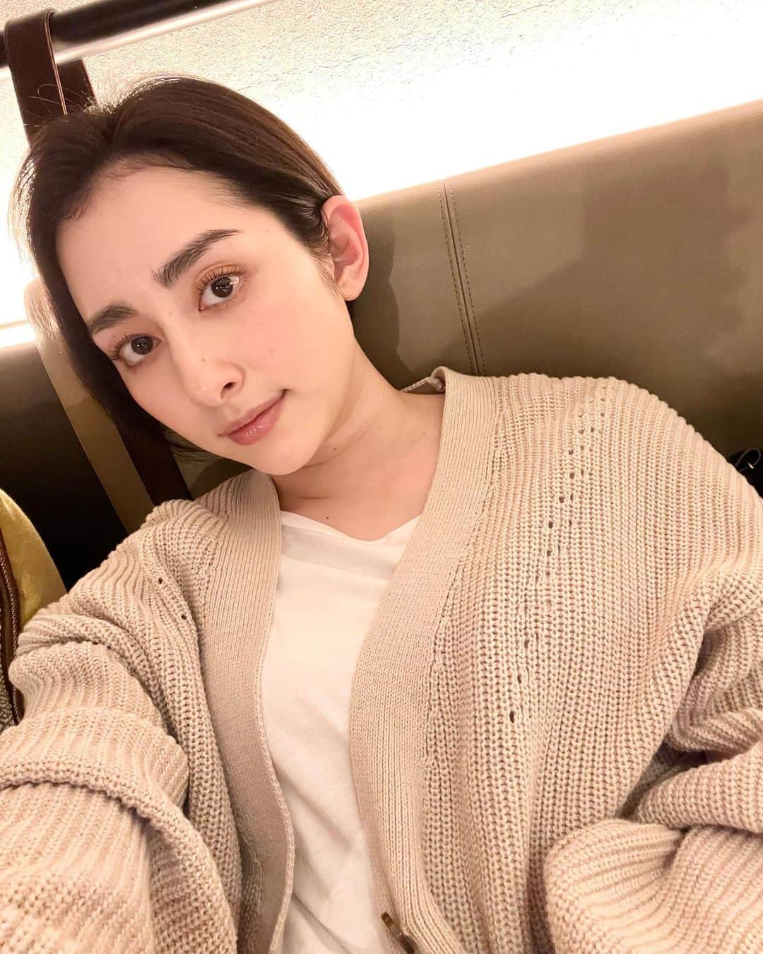 のインスタグラム：「_ ⁡ #ミンナのウタ 絶賛公開中です🤪 ⁡ 凛さんオフショット ⁡ ホテルシーンの待ち時間 LDHさんのスタジオ、事務所 撮影初日マイクぴよーん ⁡ #ミンナのウタ取り込まれますよ」