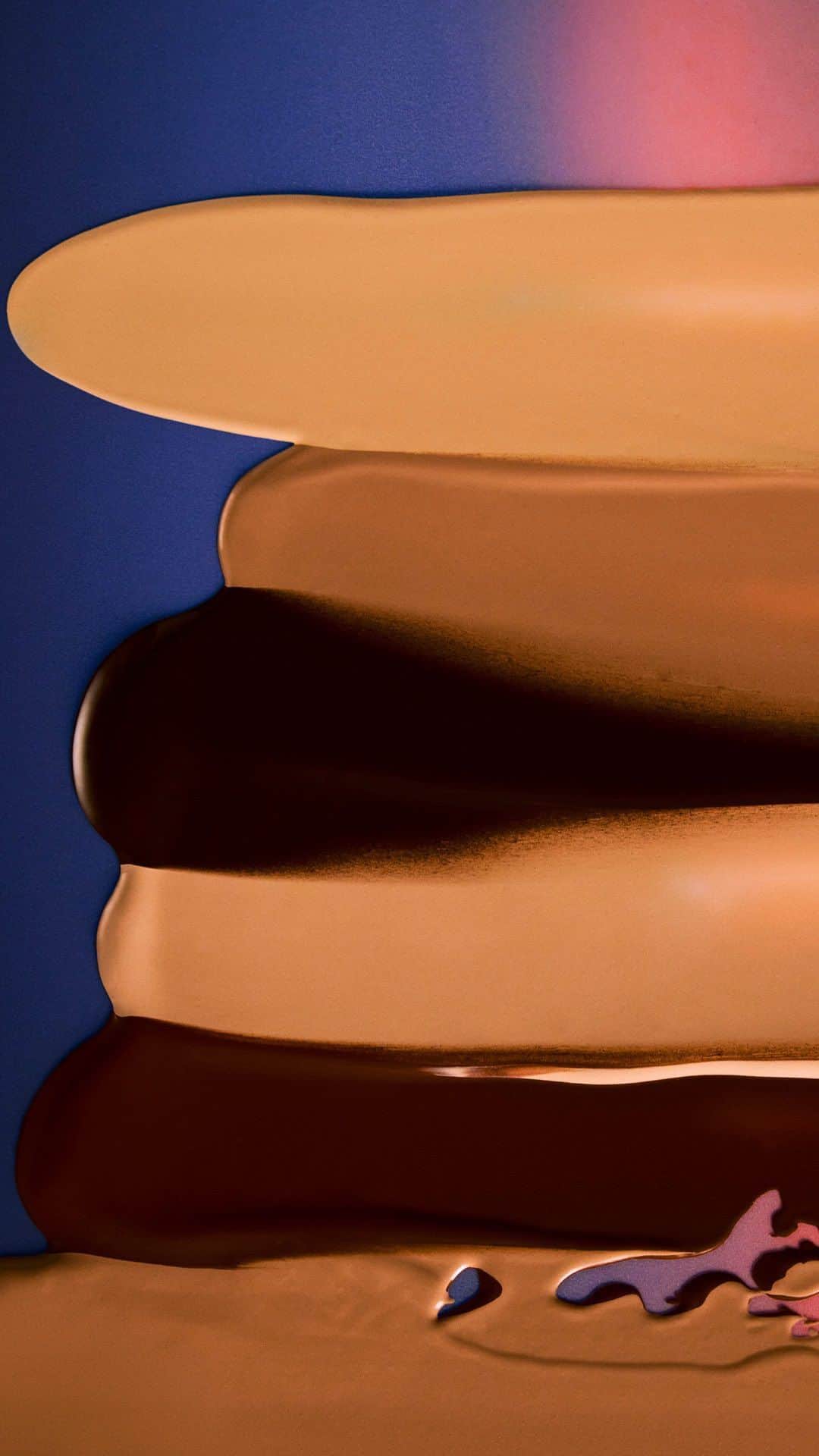 ドゥラメールのインスタグラム：「Your summer fling foundation. Get that luminous, barely-there finish for all your late season soirees. Discover The Soft Fluid Long Wear Foundation Broad Spectrum SPF 20.  #LaMer #LaMerSkincare #LaMerFoundation」