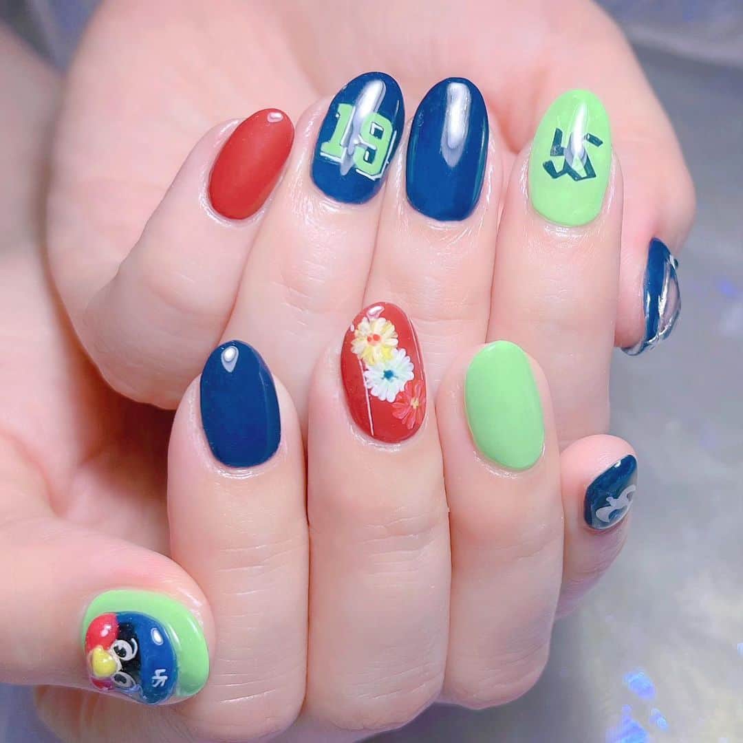 なかやまちえこのインスタグラム：「Swallows.⠀ ⠀ @reiandbob さん⠀ @reimatsuzaki_mama ⠀ ♡♡♡⠀ ⠀ #nail #nails #nailart #ネイル #美甲 #ネイルアート  #japanesenailart #manucure #japanesenails #manicurist #gelnails #أظافر #네일아트 #미용  #เพ้นท์เล็บ #artedeuñas #เพ้นท์เล็บเจล #ジェルネイルデザイン #ネイルデザイン #nagelkunst #ヤクルトスワローズ #つば九郎」