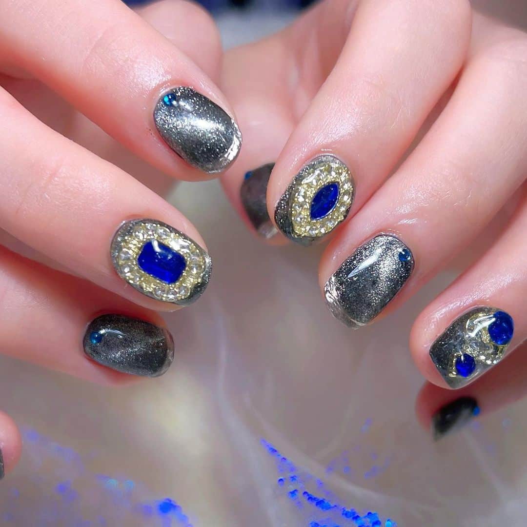 なかやまちえこのインスタグラム：「Black Magnet.⠀ ⠀  福原綾香さん ♡♡♡⠀ ⠀ @emena_nail.official @preanfaofficial ⠀ @aby_sharenail ⠀ #nail #nails #nailart #ネイル #美甲 #ネイルアート  #japanesenailart #manucure #japanesenails #manicurist #gelnails #أظافر #네일아트 #미용  #เพ้นท์เล็บ #artedeuñas #เพ้นท์เล็บเจล #ジェルネイルデザイン #ネイルデザイン #nagelkunst」